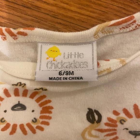 Long sleeve baby onesie with lions. Size:6-9 months - Picture 2 of 4